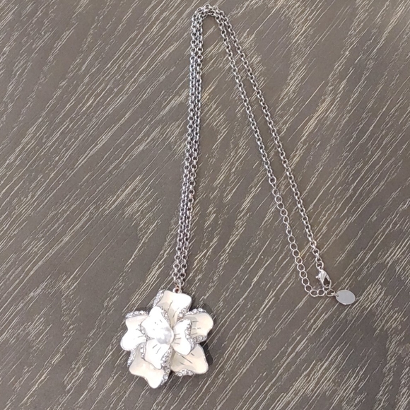 Flower Blossom Necklace - Picture 3 of 5